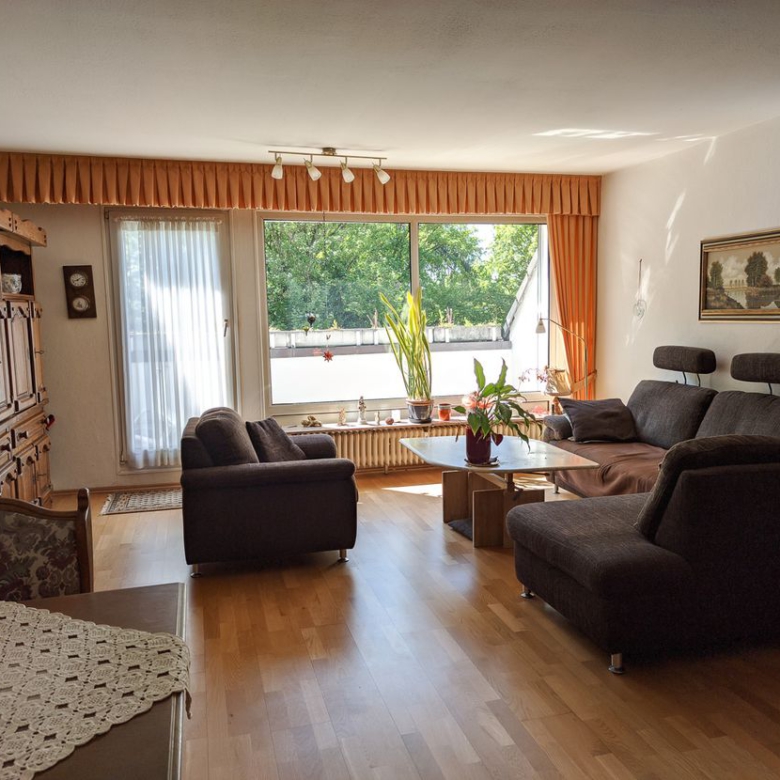 Grumme: RESERVIERT ! S O N N I G E AUSSICHT… Nähe Grüngürtel !